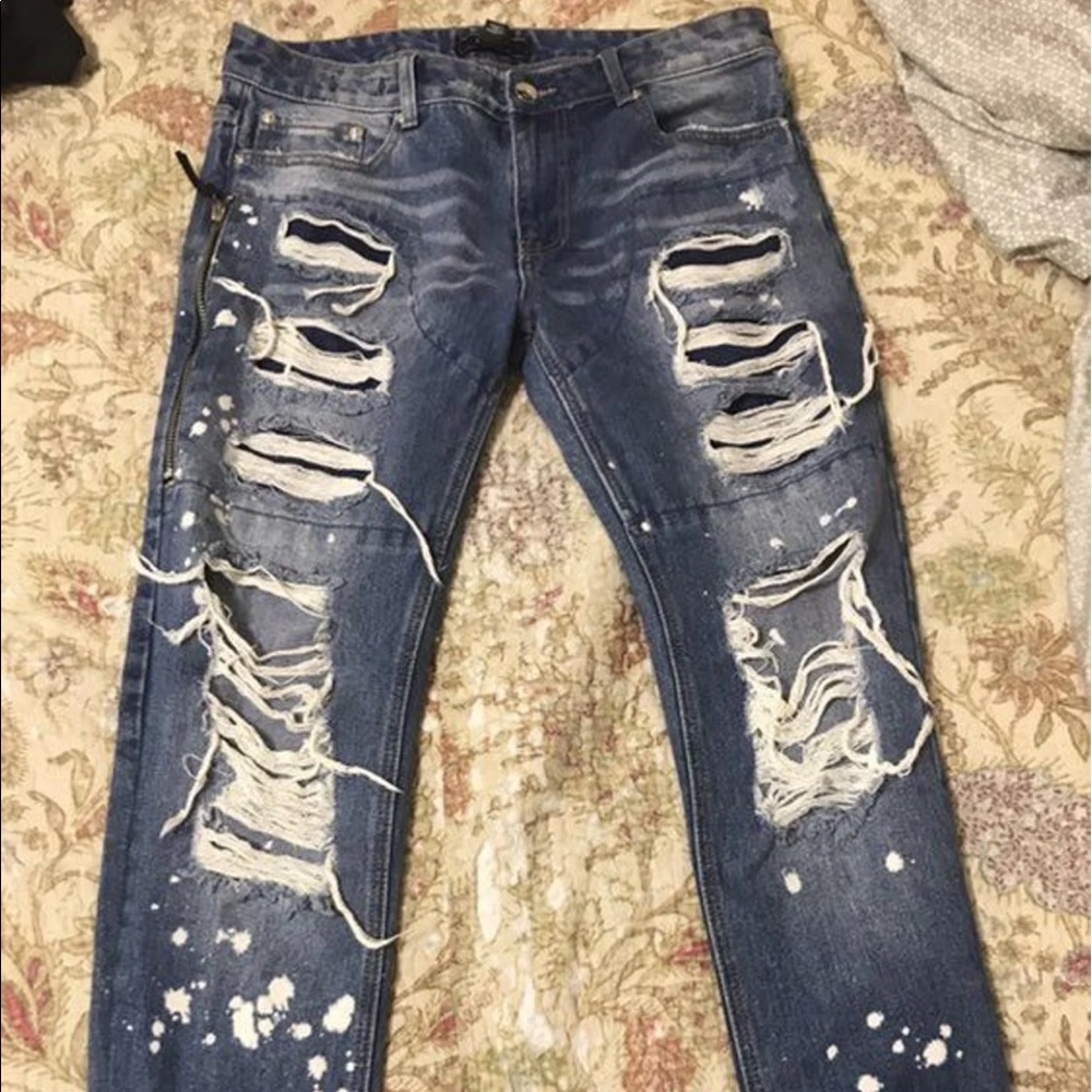 Forever 21 men tapered  ripped denim rare